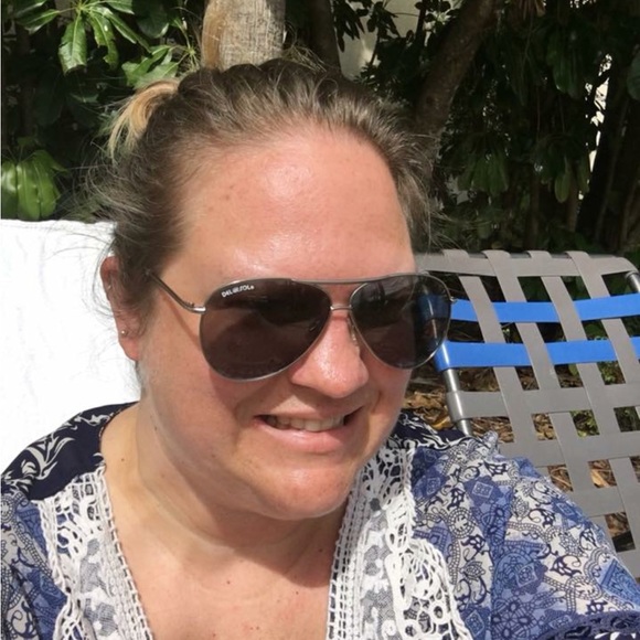 Meet your Posher, Emily - Picture 2 of 3